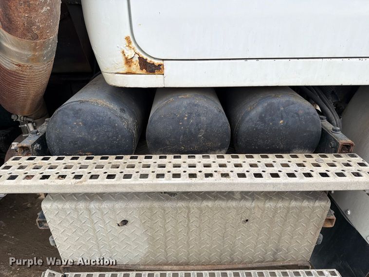 image for item FJ2029 2000 Volvo WG dump truck