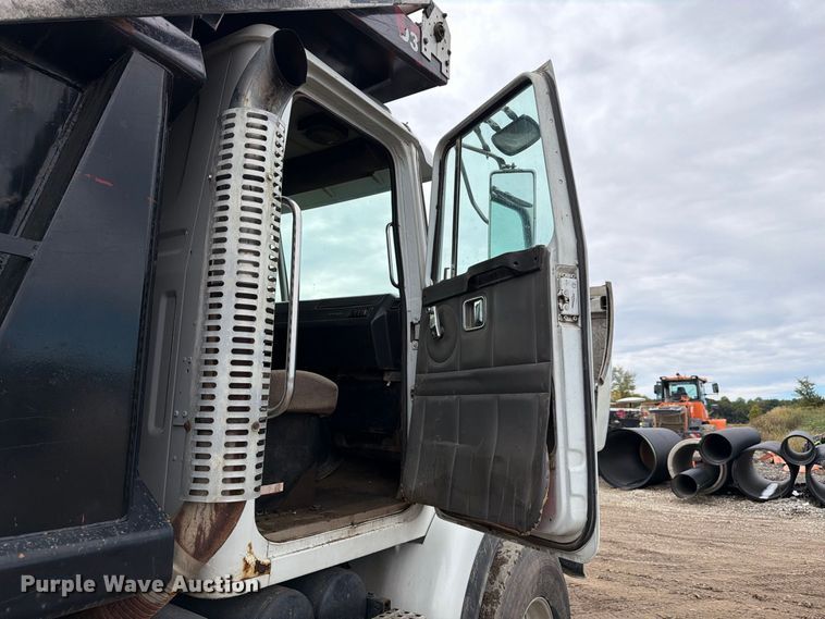 image for item FJ2029 2000 Volvo WG dump truck