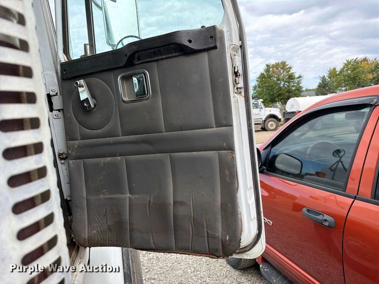 image for item FJ2029 2000 Volvo WG dump truck