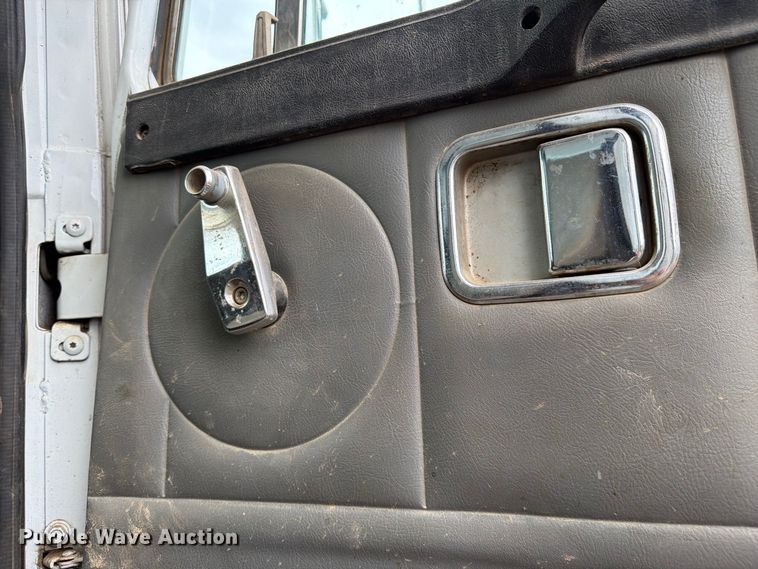 image for item FJ2029 2000 Volvo WG dump truck