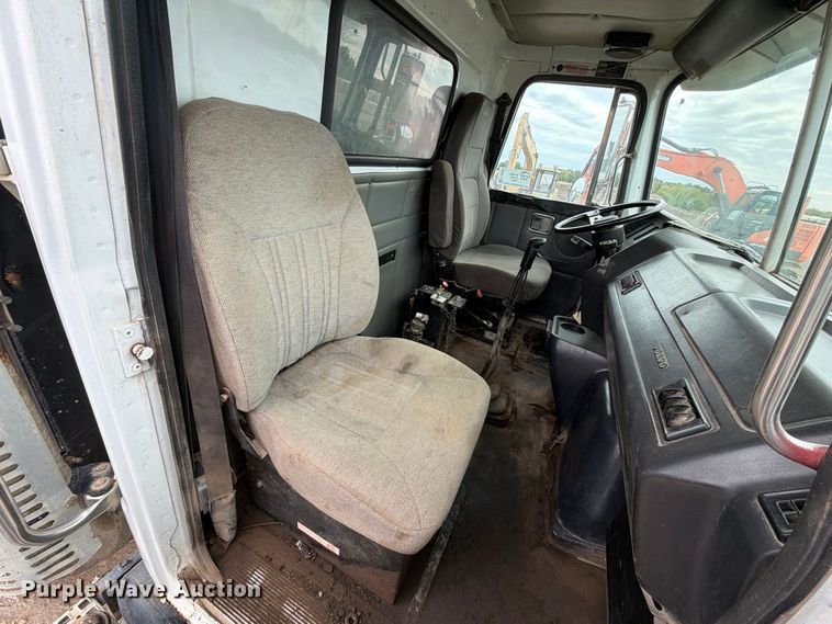 image for item FJ2029 2000 Volvo WG dump truck