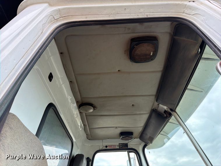 image for item FJ2029 2000 Volvo WG dump truck