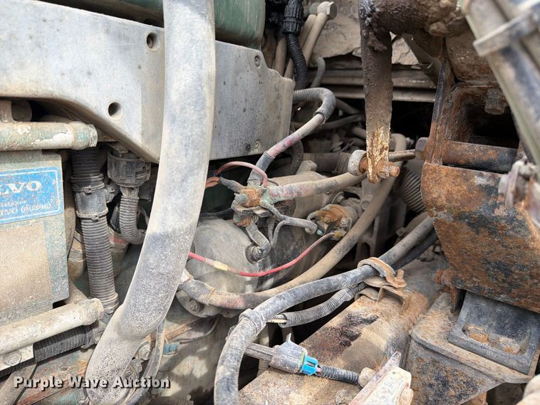 image for item FJ2029 2000 Volvo WG dump truck