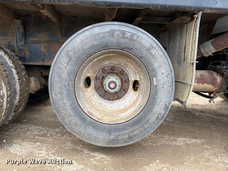 image for item FJ2029 2000 Volvo WG dump truck