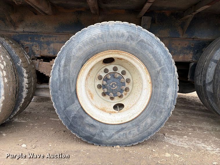 image for item FJ2029 2000 Volvo WG dump truck