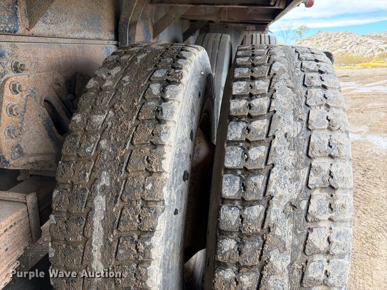 image for item FJ2029 2000 Volvo WG dump truck