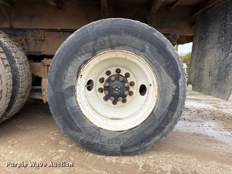 image for item FJ2029 2000 Volvo WG dump truck