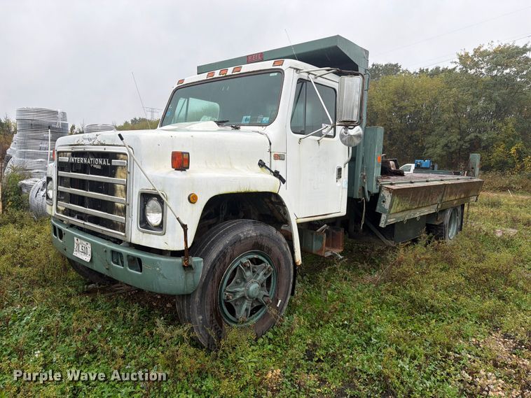 1989 International 1754 dump flatbed truck
