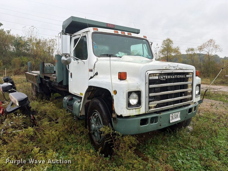 image for item FJ2051 1989 International 1754 dump flatbed truck