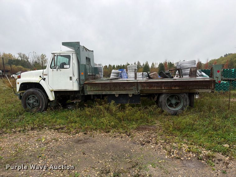 image for item FJ2051 1989 International 1754 dump flatbed truck