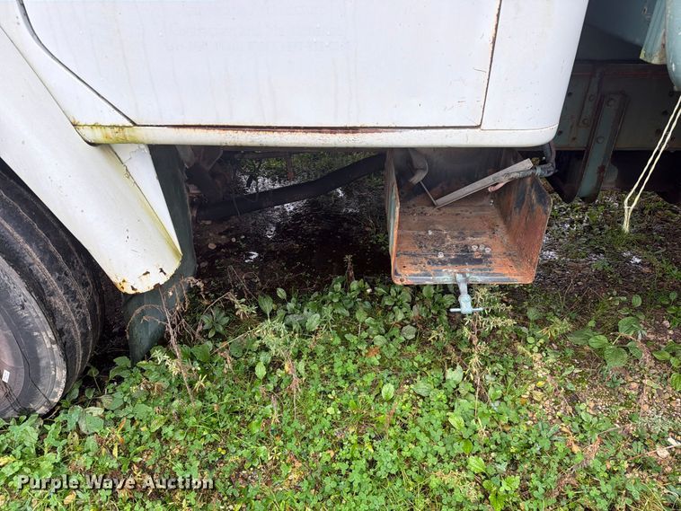 image for item FJ2051 1989 International 1754 dump flatbed truck