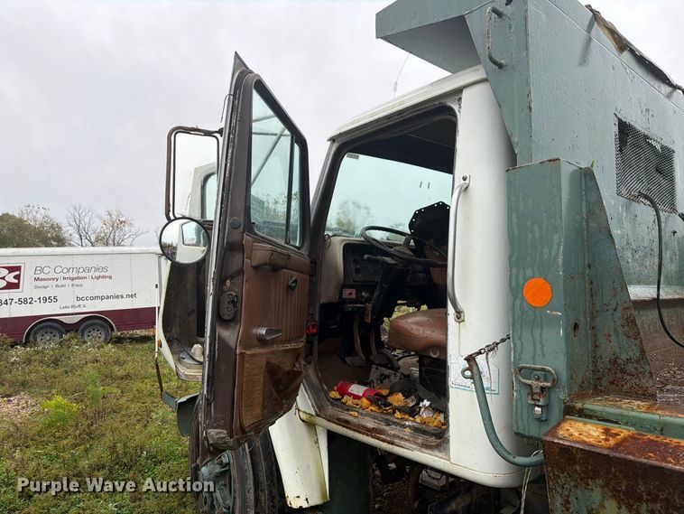 image for item FJ2051 1989 International 1754 dump flatbed truck
