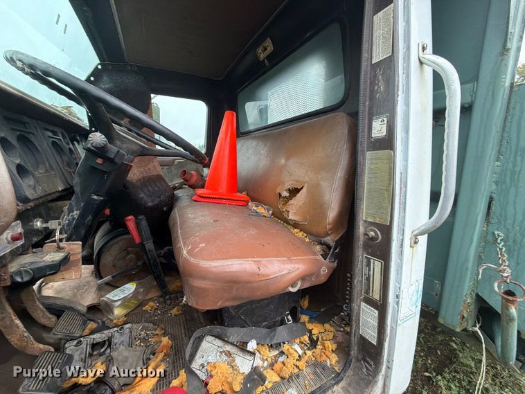 image for item FJ2051 1989 International 1754 dump flatbed truck