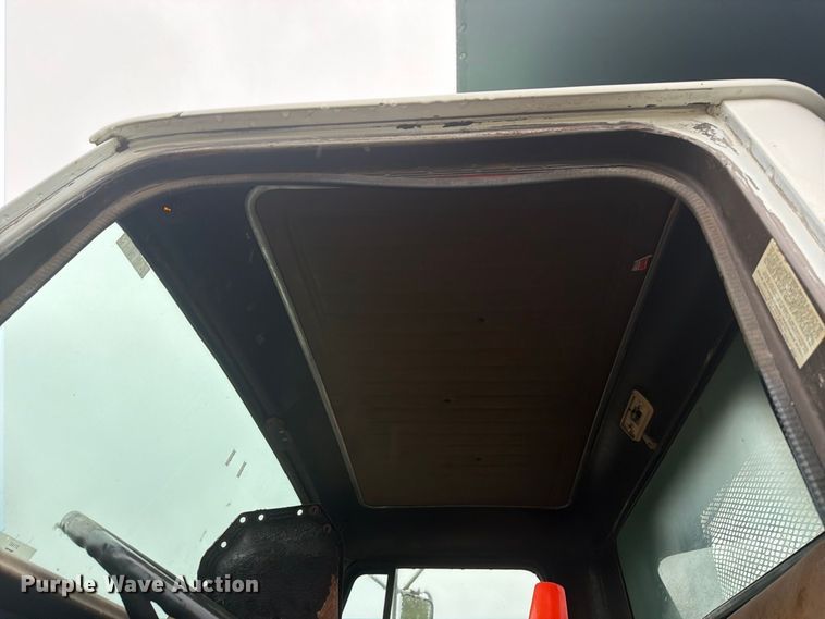 image for item FJ2051 1989 International 1754 dump flatbed truck
