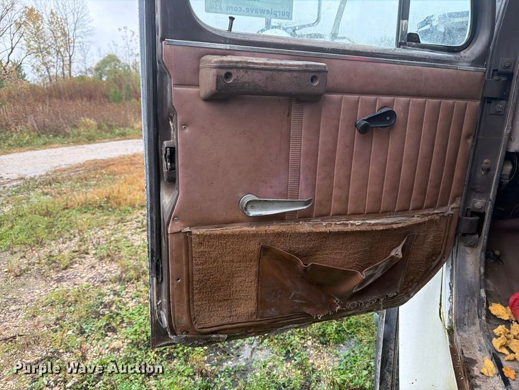 image for item FJ2051 1989 International 1754 dump flatbed truck