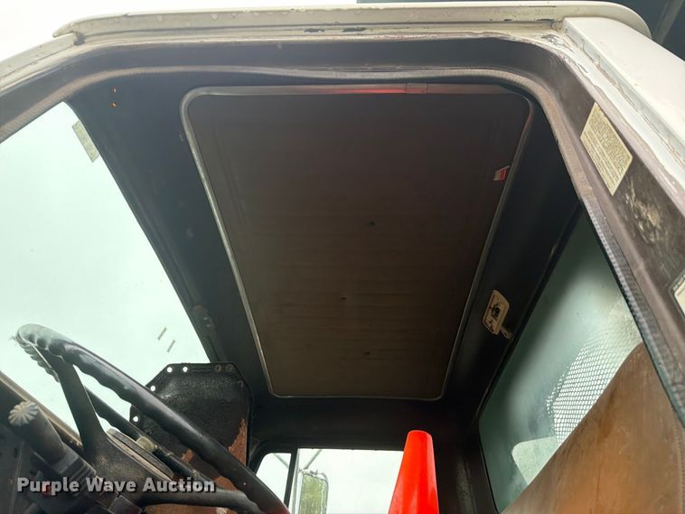 image for item FJ2051 1989 International 1754 dump flatbed truck