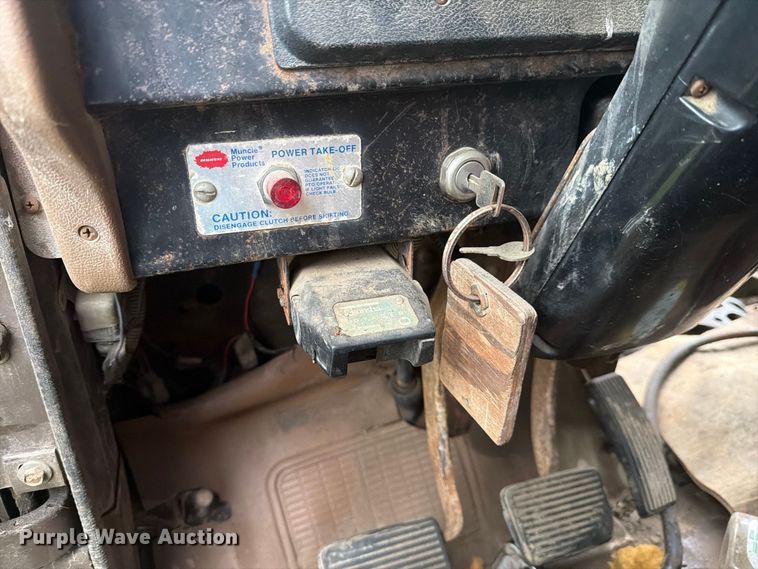 image for item FJ2051 1989 International 1754 dump flatbed truck
