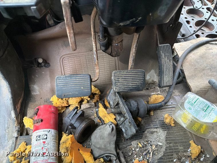 image for item FJ2051 1989 International 1754 dump flatbed truck