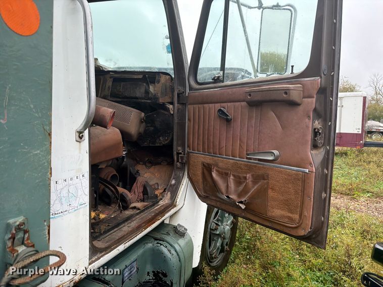 image for item FJ2051 1989 International 1754 dump flatbed truck