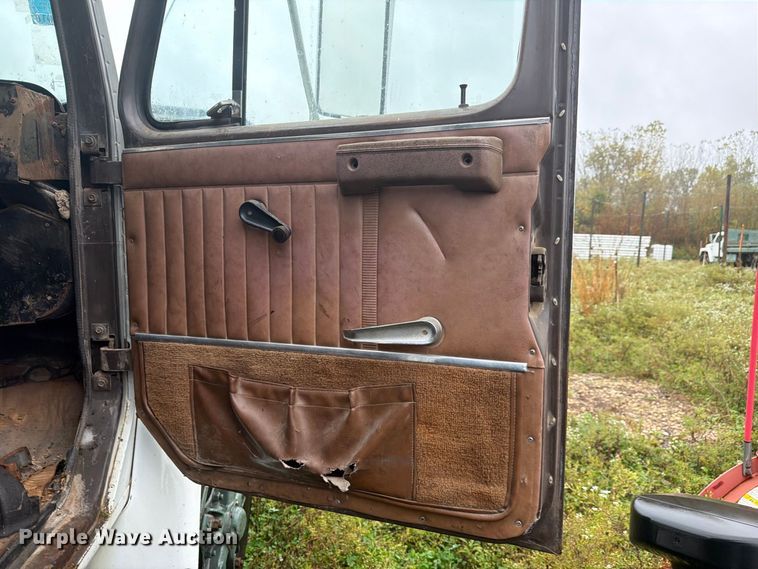 image for item FJ2051 1989 International 1754 dump flatbed truck