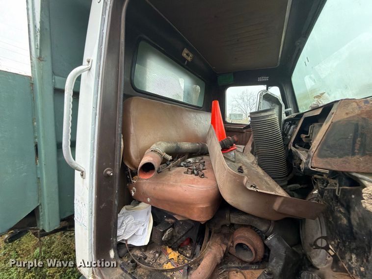 image for item FJ2051 1989 International 1754 dump flatbed truck