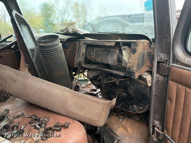 image for item FJ2051 1989 International 1754 dump flatbed truck