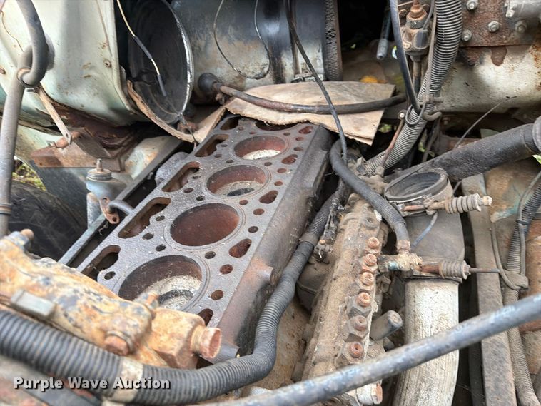 image for item FJ2051 1989 International 1754 dump flatbed truck