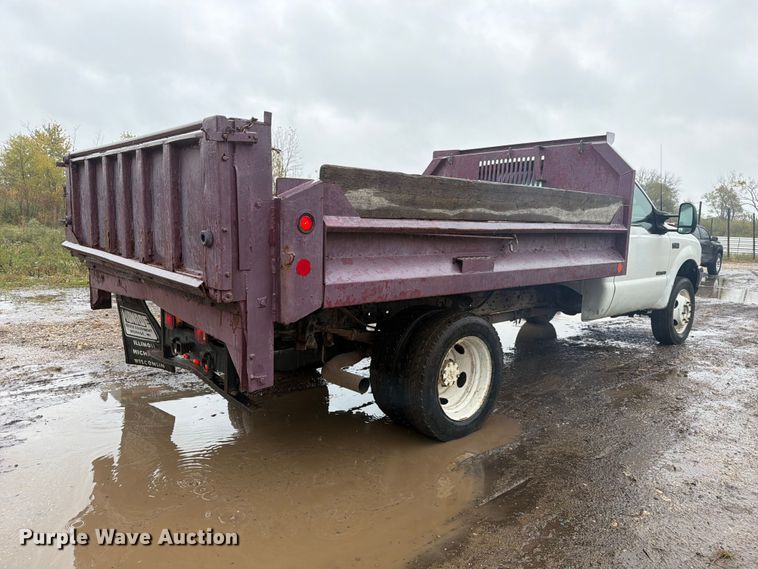 image for item FJ2052 2002 Ford F450 Super Duty dump truck