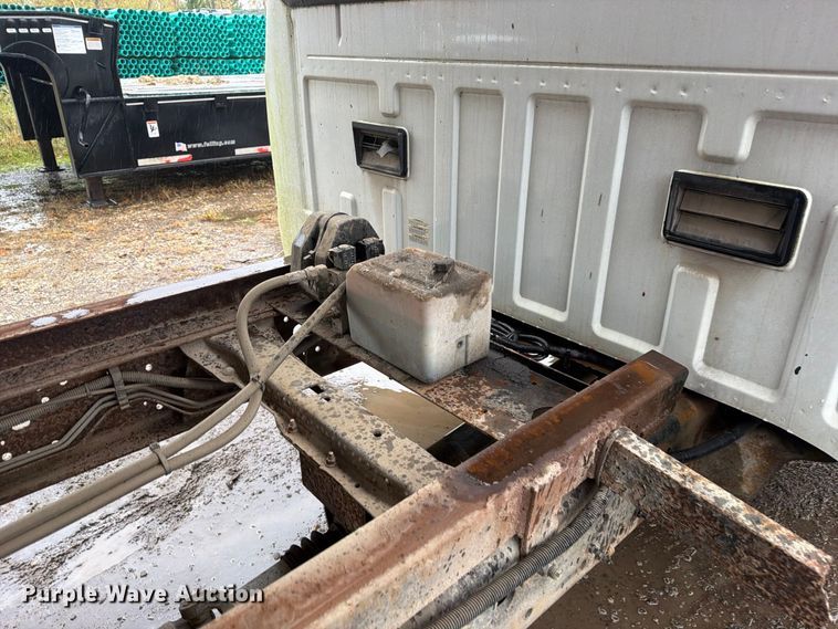 image for item FJ2052 2002 Ford F450 Super Duty dump truck