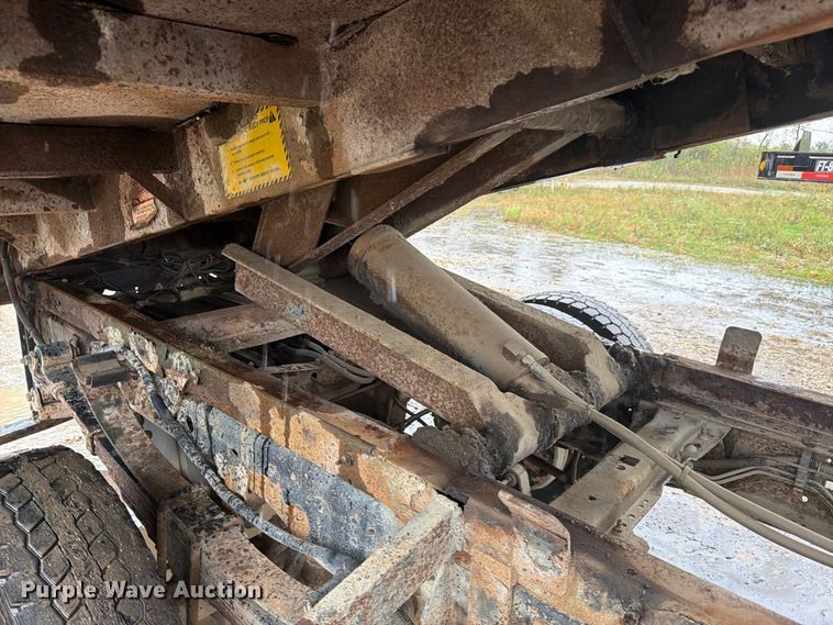 image for item FJ2052 2002 Ford F450 Super Duty dump truck