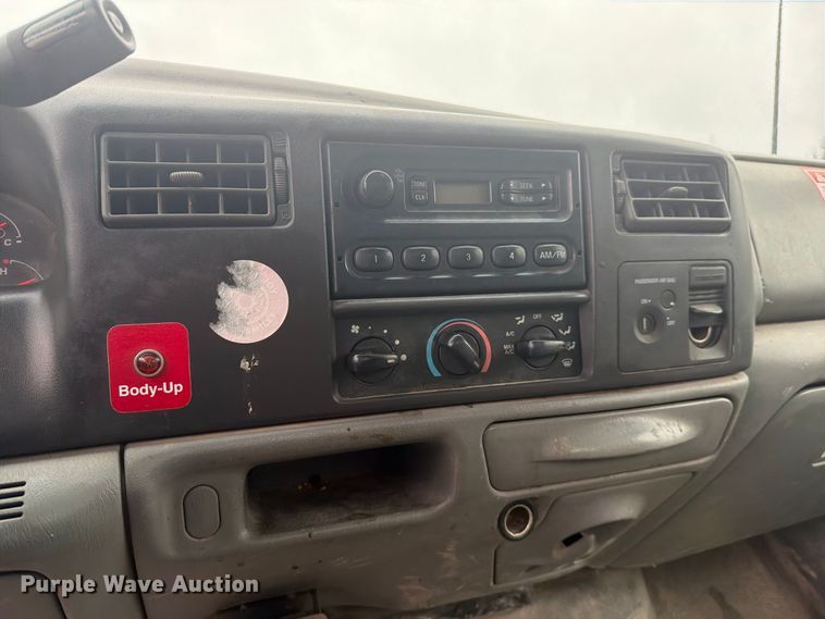 image for item FJ2052 2002 Ford F450 Super Duty dump truck