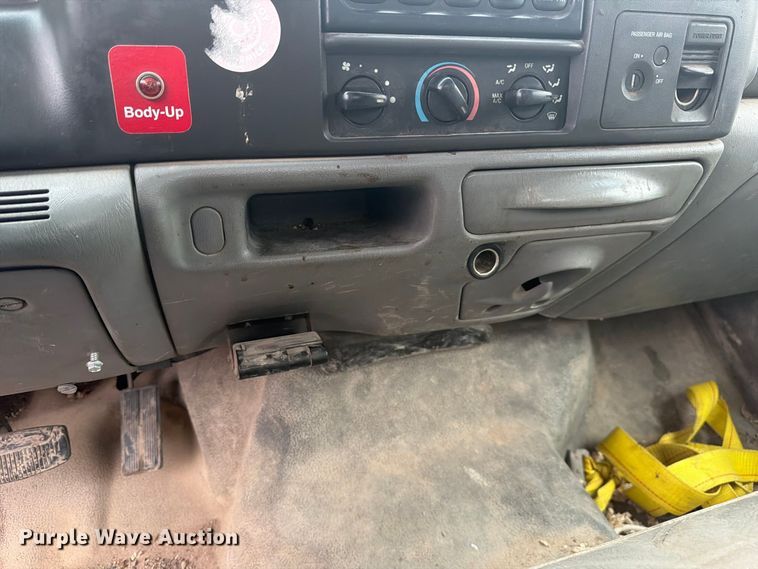 image for item FJ2052 2002 Ford F450 Super Duty dump truck