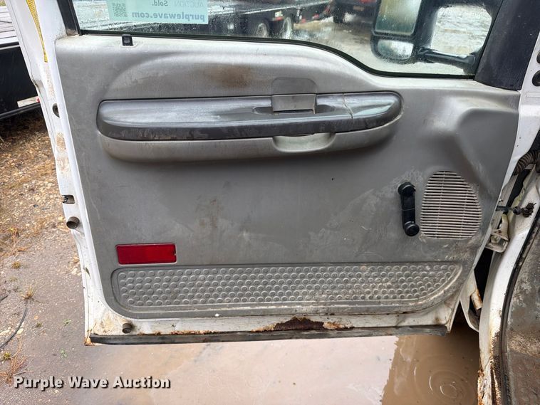 image for item FJ2052 2002 Ford F450 Super Duty dump truck