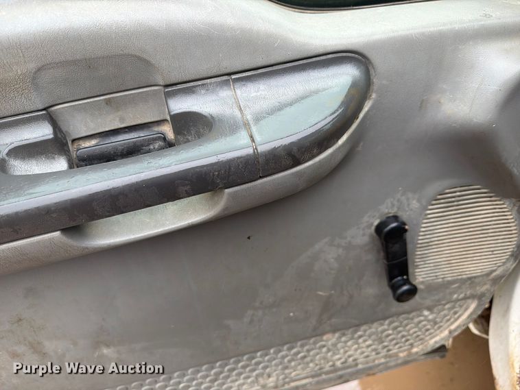 image for item FJ2052 2002 Ford F450 Super Duty dump truck