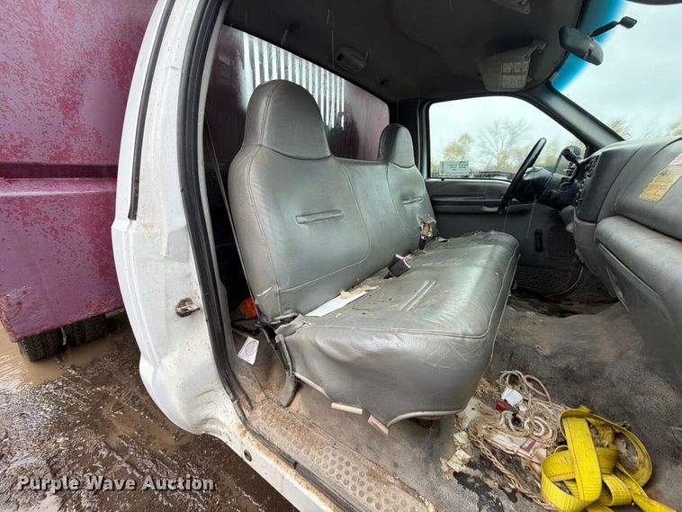 image for item FJ2052 2002 Ford F450 Super Duty dump truck