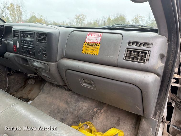 image for item FJ2052 2002 Ford F450 Super Duty dump truck