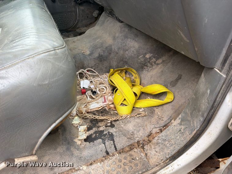 image for item FJ2052 2002 Ford F450 Super Duty dump truck