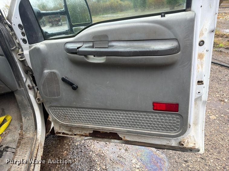 image for item FJ2052 2002 Ford F450 Super Duty dump truck