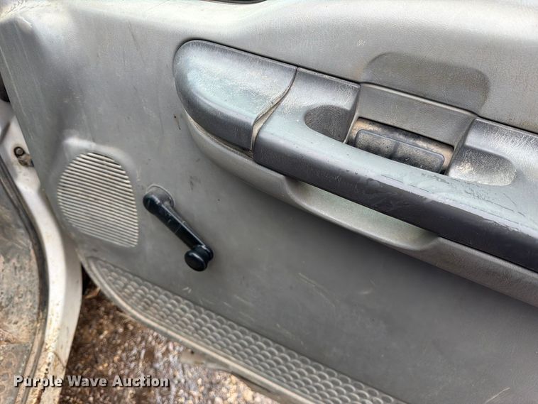 image for item FJ2052 2002 Ford F450 Super Duty dump truck