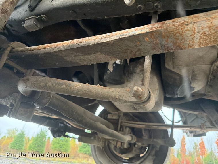 image for item FJ2052 2002 Ford F450 Super Duty dump truck