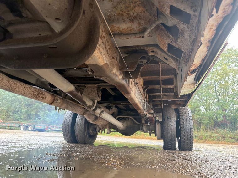 image for item FJ2052 2002 Ford F450 Super Duty dump truck