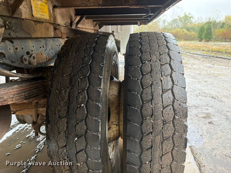 image for item FJ2052 2002 Ford F450 Super Duty dump truck