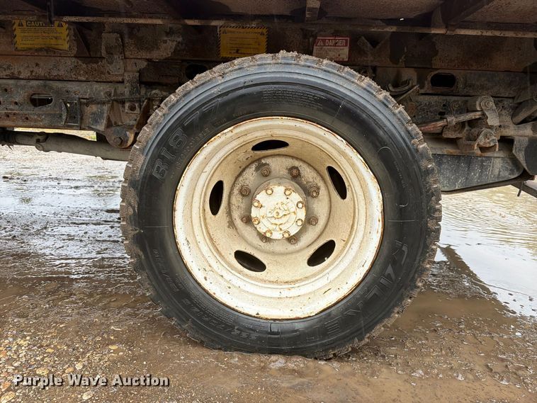image for item FJ2052 2002 Ford F450 Super Duty dump truck