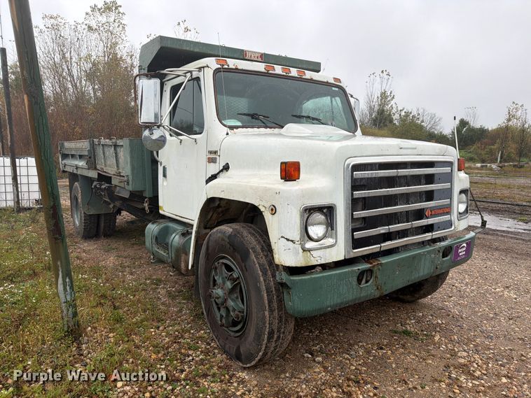 image for item FJ2054 1988 International 1754 dump truck