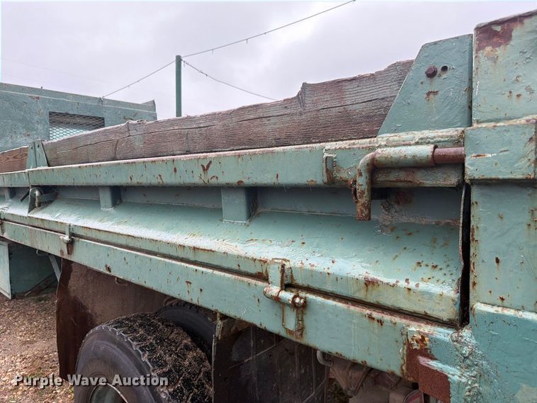image for item FJ2054 1988 International 1754 dump truck
