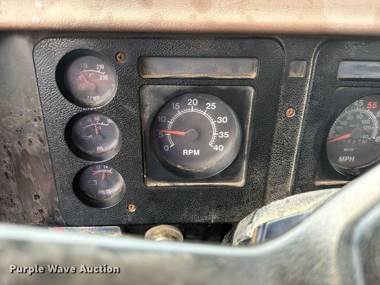 image for item FJ2054 1988 International 1754 dump truck