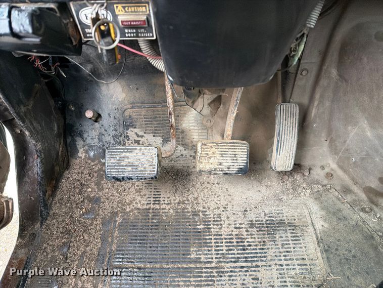 image for item FJ2054 1988 International 1754 dump truck