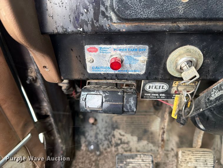 image for item FJ2054 1988 International 1754 dump truck