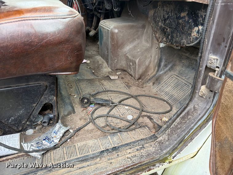 image for item FJ2054 1988 International 1754 dump truck