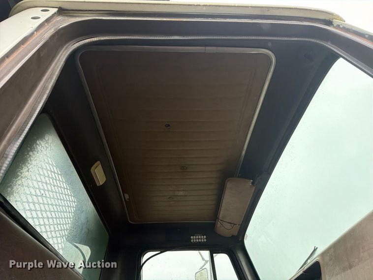 image for item FJ2054 1988 International 1754 dump truck